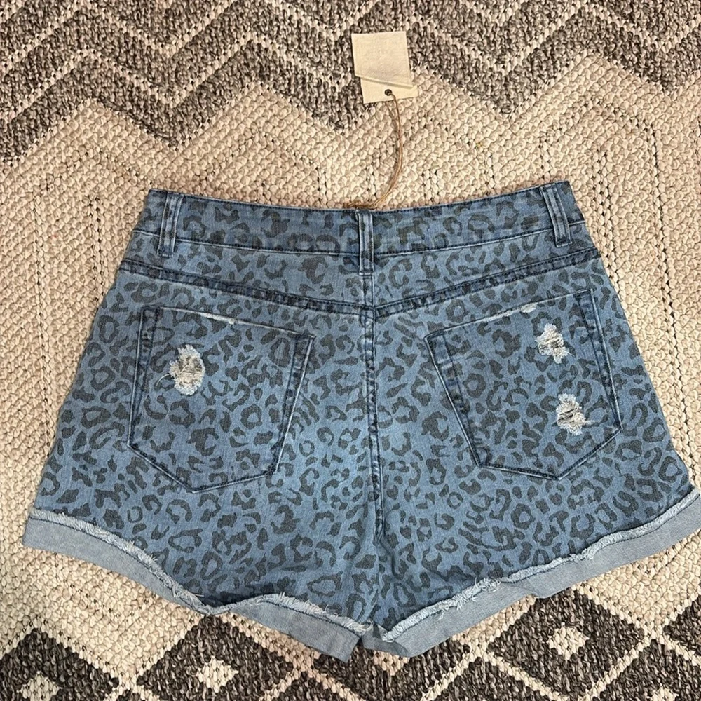 EASEL brand new with tag Blue Leopard Print Women's Shorts - Picture 5 of 10